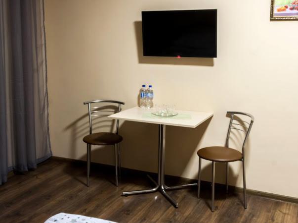 Hotel 7/24 Brovari Kültér fotó
