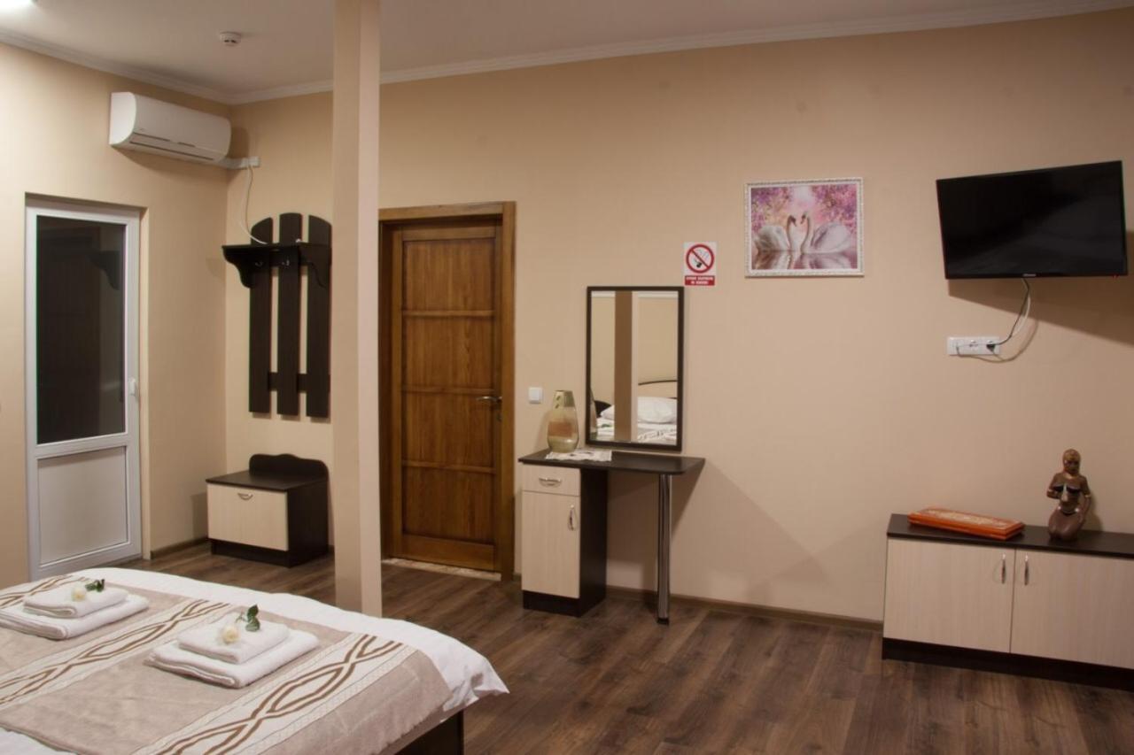 Hotel 7/24 Brovari Kültér fotó