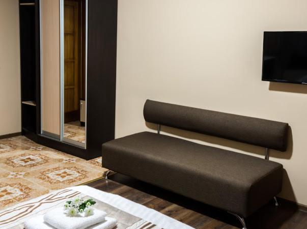 Hotel 7/24 Brovari Kültér fotó