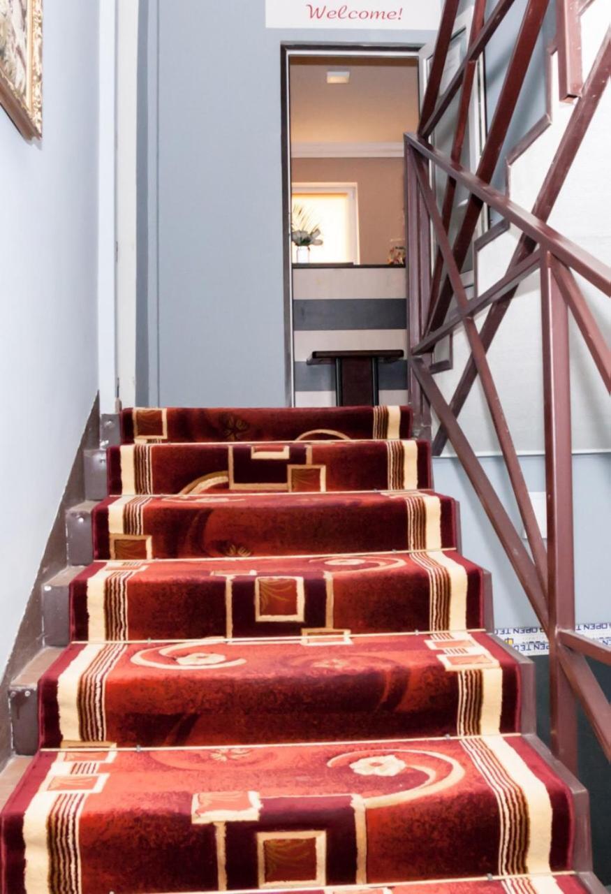 Hotel 7/24 Brovari Kültér fotó