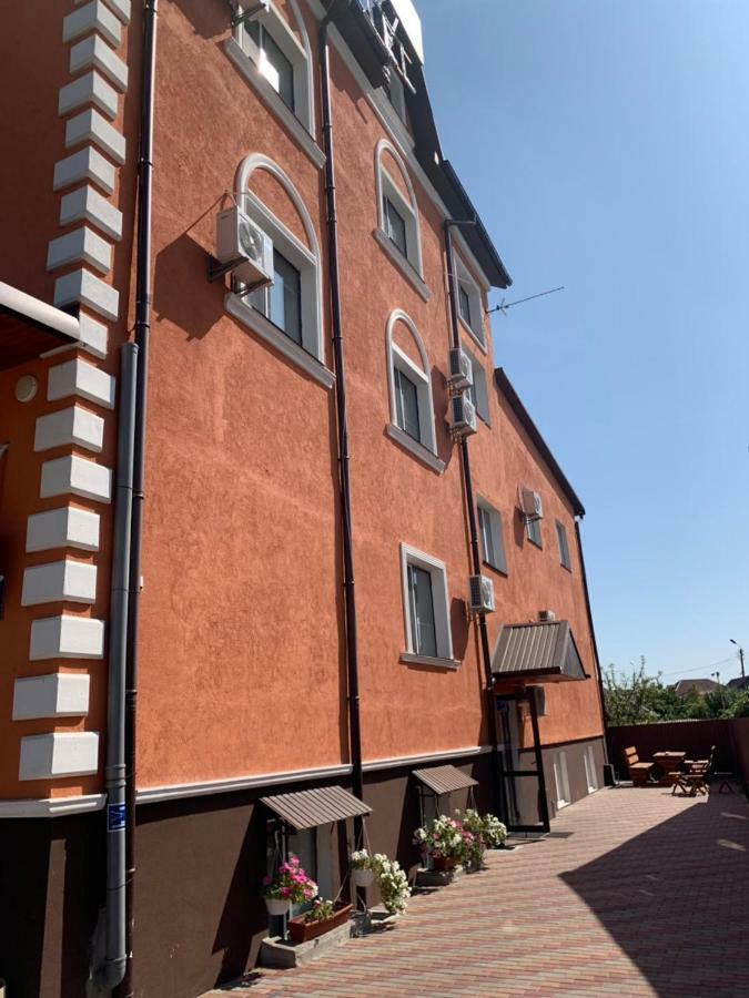 Hotel 7/24 Brovari Kültér fotó